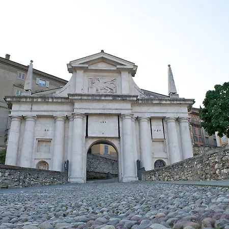 Mercure Centro Palazzo Dolci Szálloda 4*