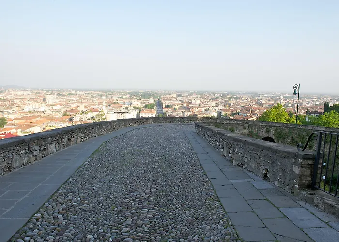 贝加莫中心多尔斯宫美居酒店 4*